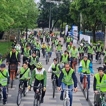 Trafikte farkındalık için her yaştan sporseverin katılımıyla bisiklet turu düzenlendi