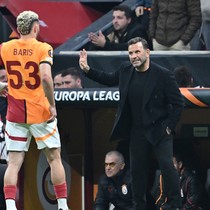 Galatasaray Türkiye'de tarih yazıyor Avrupa'da geçmişiyle avunuyor