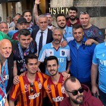 Hacıosmanoğlu iki takım taraftarlarıyla buluştu