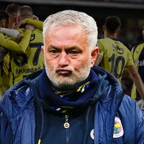Mourinho'yu yıkan haber! Dzeko, Tadic dünyaları kazanırken yıldız isim maaşı sebebiyle ayrılıyor