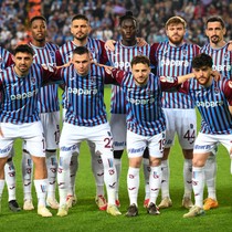 Trabzonspor'da sakatlık! Sedyeyle oyundan çıktı