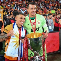 Muslera, Türkiye Kupası'nı kendisi taşıdı