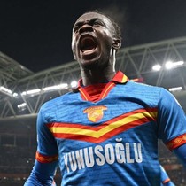 Göztepe'de Dennis, Almanya'da gözde