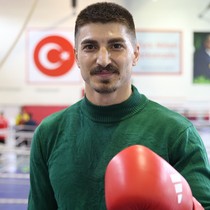Milli boksör ve film oyuncusu Yunus Emre'nin "çifte" kariyer planı