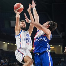 Anadolu Efes, normal sezonu galibiyetle kapattı