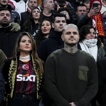 Mauro İcardi kız arkadaşı China Suarez ile birlikte Kayserispor maçını izleyecek
