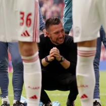 Ajax'la şampiyonluğu kaybeden Francesco Farioli, gözyaşlarına boğuldu
