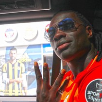 Bafetimbi Gomis: Artık 4 değil 5 parmağımızla selam vermenin zamanı
