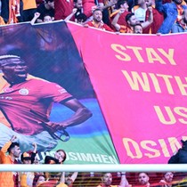 Galatasaray taraftarı Osimhen için tüm tuşlara basıyor! Tribünde özel misafir