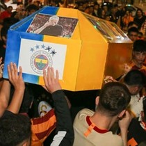 Galatasaray'ın şampiyonluğu yurt dışında da kutlanıyor