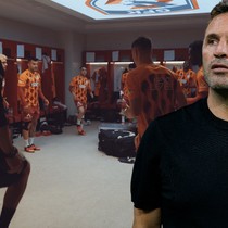 Okan Buruk'tan yıldız futbolcuları ağlatan konuşma!