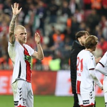 Sivasspor 3 hoca değiştirdi Süper Lig'de düşmekten kurtulamadı
