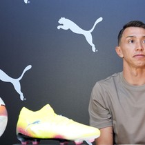 Uruguaylı file bekçi Muslera, imza gününde taraftarla buluştu
