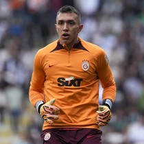 Muslera Galatasaray'da kalacak mı? Muslera futbolu bırakacak mı? Galatasaray'da kaç kupası var?