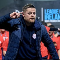 Sıradan bir taraftar gibi görünmeye çalıştı ama futbol dünyası onu hemen tanıdı