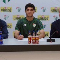 Bursaspor'da Ensar Duman imzayı attı