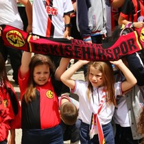 Eskişehirspor'da futbolcular öğrencilerle buluştu