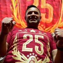 Okan Buruk genç yıldızı Galatasaray'a ikna etti! Şampiyonluk sonrası telefona sarıldı: Bize gel