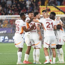 Şampiyon Galatasaray, İzmir'de iki golle kazandı