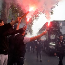 Beşiktaş taraftarından takıma coşkulu karşılama