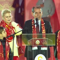 Taraftar Osimhen'i istedi! Dursun Özbek cevabı sahnede verdi