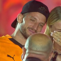 Yenikapı'da Galatasaray'a veda etti! Gözyaşlarına boğuldu