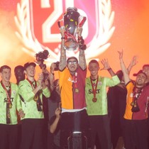 Şampiyon Galatasaray kupasına kavuştu