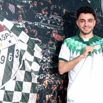 Bursaspor 23 yaşındaki forvetiyle imzaladı
