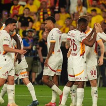 Fenerbahçe Konyaspor'a takılır Galatasaray da kazanırsa yeni rekor kırılacak