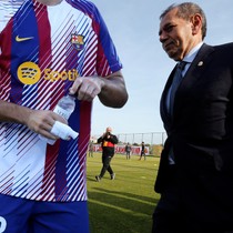 Gizlice geldi sözleşmeyi imzaladı! İşte Cimbom'un ilk transferi