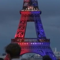 Eyfel Kulesi PSG renkleriyle aydınlatıldı