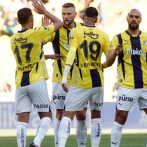 Kadıköy'de Ali Koç'a çağrı! "Üçü hariç hepsi gitsin"