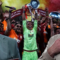 Özbek servet harcamıştı! Buruk'un yıldızı Premier Lig yolunda