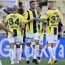 Taraftar 'Gitsin' dedi! Koç ve Mou'nun prensine 20 milyon euroluk teklif
