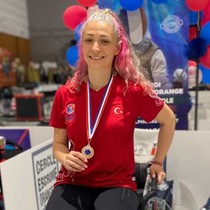 Milli para eskrimci Şenay Güner'den Fransa'da çifte madalya