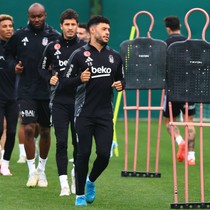Beşiktaş'ta 8 orta saha var hiçbiri bir Atiba etmedi!