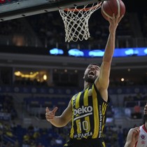 Fenerbahçe ilk maçı kazandı ve seride öne geçti