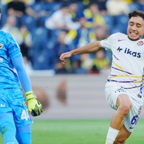 Emre Mor kürkçü dükkanına geri döndü!