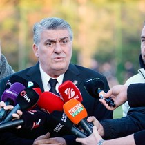 Osayi Samuel olmadı hemen yeni bir sağ bekle görüşmelere başladı