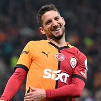 Galatasaray'da Mertens'in yerine 22'lik Yunan yıldız!