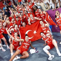 FIBA Kadınlar EuroBasket'te Türkiye maçında seyirci rekoru kırıldı