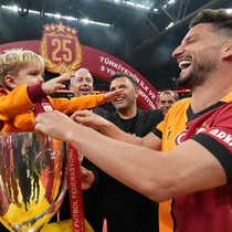 Dries Mertens futbolu bıraktı! Son maçına Galatasaray'da çıktı