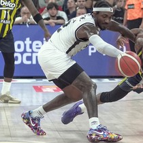 Fenerbahçe Beko şampiyonluk için Beşiktaş Fibabanka seriyi uzatmak için parkede