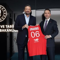 Hidayet Türkoğlu'ndan Bakan Alparslan Bayraktar'a ziyaret