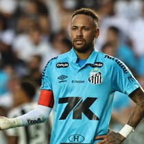 Neymar, Santos'la sözleşmesini uzattı