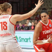 Tilbe Şenyürek: Çok psikolojik bir ülkeyiz, çabuk demoralize oluyoruz