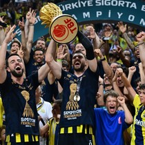 Fenerbahçe Beko, Beşiktaş Fibabanka'yı 4-1 yenerek şampiyon oldu