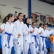 Önce karate sonra halay