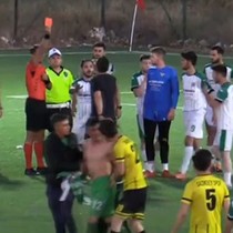 Son saniyede atılan gol sayılmayınca saha karıştı