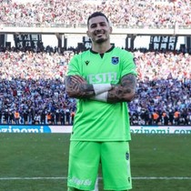 Uğurcan Çakır'dan transfer iddialarına şampiyonluk kupalı yanıt